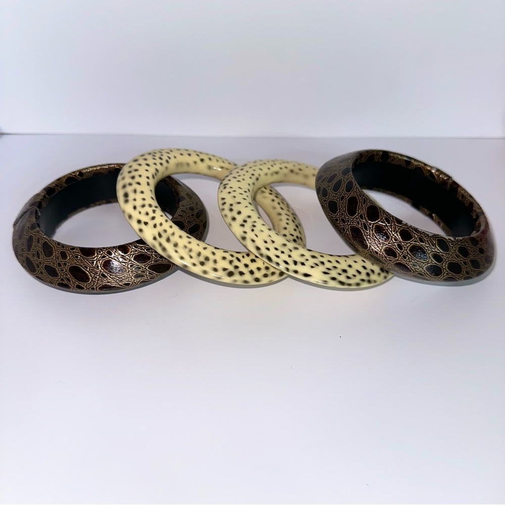 Elegant Brown and Cream Bangle Set
